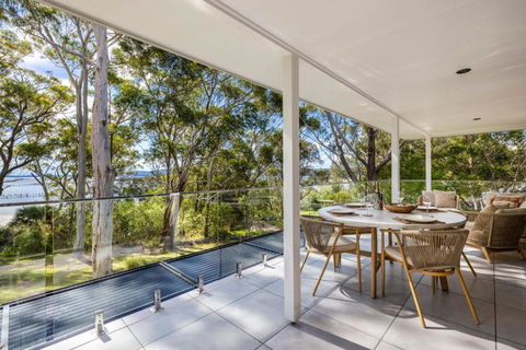 Woodlands Sunsets Soldiers Point - Whole Property - Tourism Brisbane 1