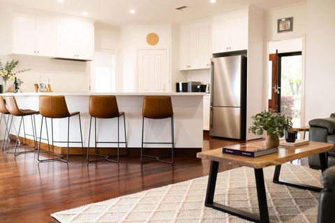 Wren Hill Dreamy Home With Spectacular Views - Tourism Brisbane 3