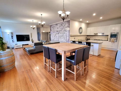 Westend House Healesville - Tourism Brisbane 1