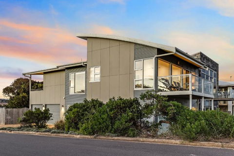 A Surfers Paradise At Chiton Rocks Pets Welcome - Brisbane Tourism 1