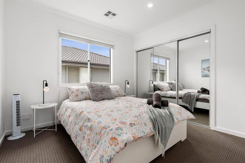 Amazing Family Home Opposite A Park & Sleeps 10 - Brisbane Tourism 2