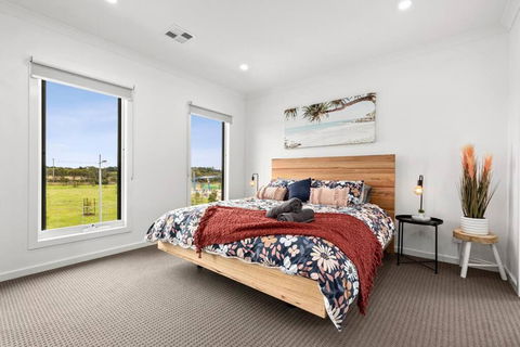 Amazing Family Home Opposite A Park & Sleeps 10 - Brisbane Tourism 4