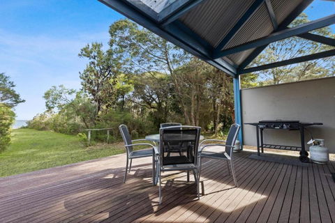 Dargo - Waterfront Retreat - Tourism Brisbane 1
