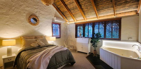 Daylesford - FROG HOLLOW ESTATE - One Bedroom Retreat Villa - Book For 3 Nights Pay For 2 - Contact Us For More Details - Tourism Brisbane 2