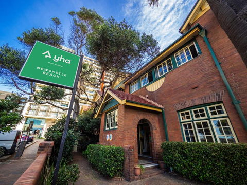 YHA Newcastle Beach - Tourism Brisbane 0