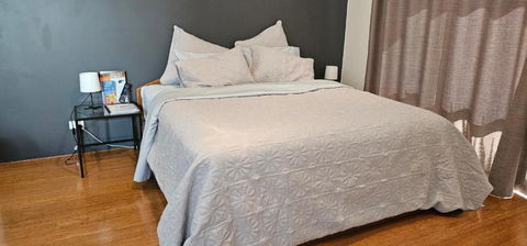 Private King Bed Guest Suite - Tourism Brisbane 1