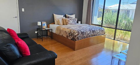 Private King Bed Guest Suite - Tourism Brisbane 2