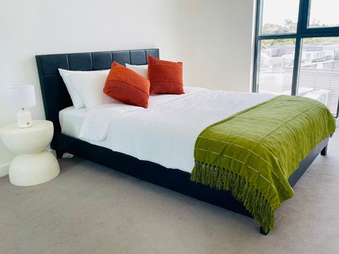 Whole 2 Bedroom Apartment, 2 Br, 1 Living, 3 Double Beds, 1-6 People - Tourism Brisbane 0