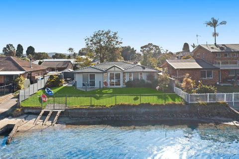 Water Front 3B Leisure House St Hubert Island - Tourism Brisbane 2