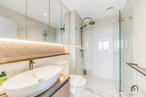 Waterfront 3-Bedroom Apartment In Rhodes - Tourism Brisbane 1