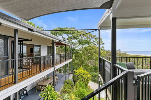 YARABIN - Luxury Home With Ocean Views - Brisbane Tourism 3