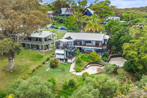 YARABIN - Luxury Home With Ocean Views - Brisbane Tourism 2
