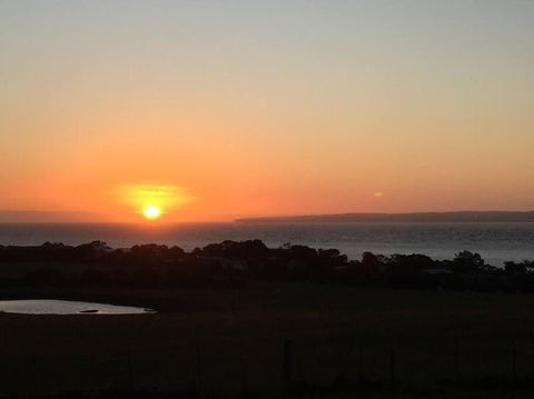 YOLO- Beach-house Views, Near Penguins, Nbn! - Tourism Brisbane 3