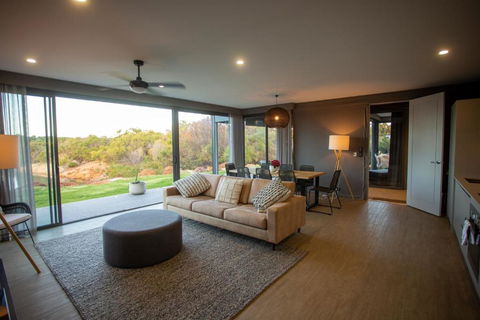 Zambezi Lodge, Down South Luxe Retreat - Brisbane 4u 2
