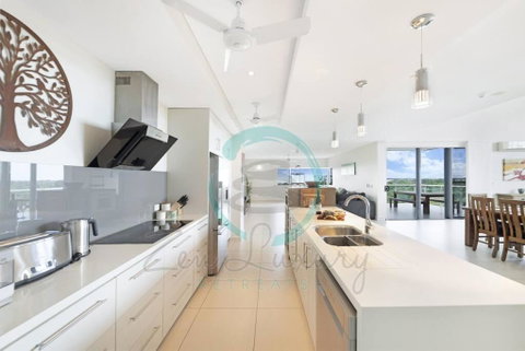 ZEN LUXURY: 2-Story 4-BR Penthouse In Darwin City With Mindal Markets & Harbour Views - Tourism Brisbane 0
