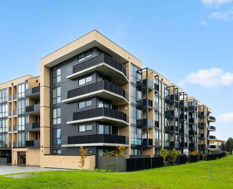 ZMITH Apartment - BROOKE, - Near AIS, GIO Stadium, UC, & Nth - Canberra Hospital - Tourism Brisbane 1