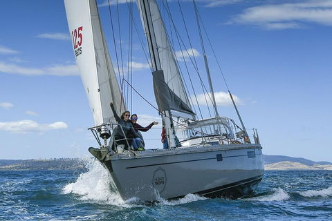 Half-Day Sailing On The Derwent River From Hobart - Brisbane 4u 5