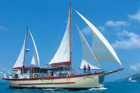 2-Day Whitsundays Sailing Adventure: Summertime - Tourism Brisbane 1